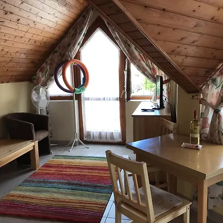 Jokai Apartmanhaz Lägenhet *